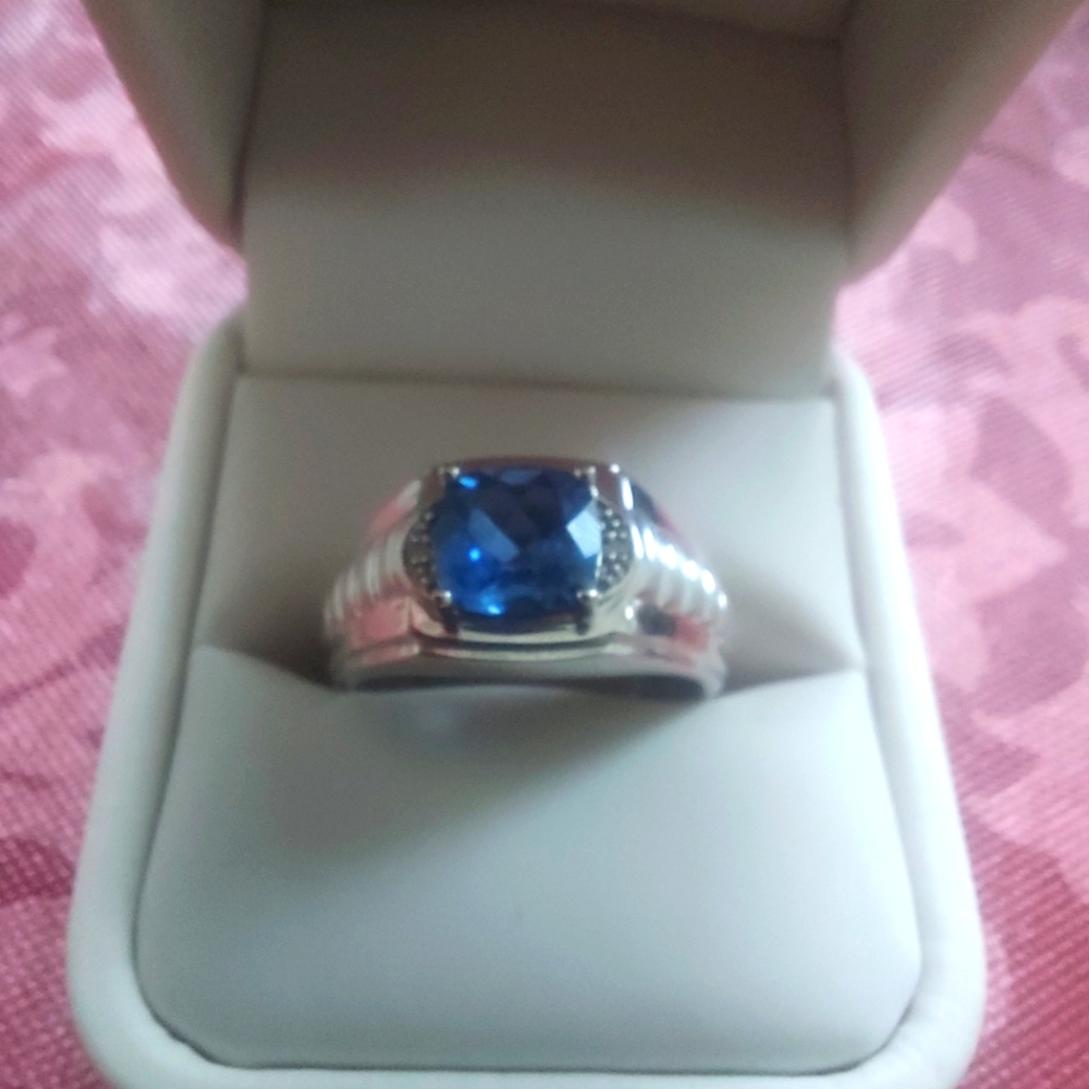 Mens 10 k White Gold Tanzanite  and Diamond Ring, Size 10.25,  Can be resized